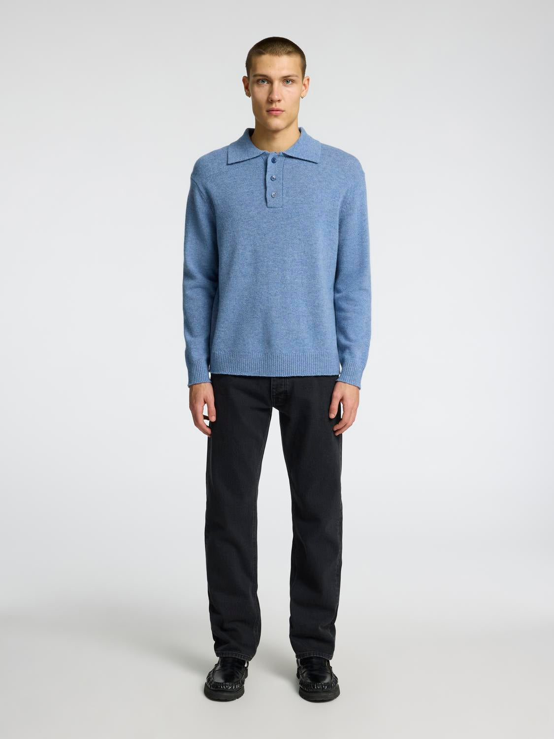 model_shot-front_full